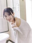 [Photobook] Renka Iwamoto 岩本蓮加 1st Photobook - Mischievous Wind いたずらな風