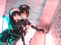 [Cosplay] Chun Momo 蠢沫沫 & Izumi 泉桃子 - Nun & Nurse 修女×护士