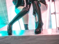 [Cosplay] Chun Momo 蠢沫沫 & Izumi 泉桃子 - Nun & Nurse 修女×护士