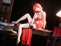 [Cosplay] 面饼仙儿 - Nikke 小红帽礼服