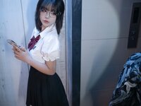 [Cosplay] yuuhui玉汇 – 电梯间尾行