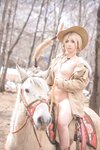 [Cosplay] 小和甜酒 - 骑马 猎人