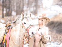 [Cosplay] 小和甜酒 - 骑马 猎人