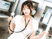 [JVID] 肉包Mini & 白金 - 性处理专门病栋-痴女护理师性感-专门帮累积性欲的患者提供口交的治疗服务