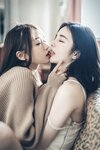 [JVID] 辰辰 & 妍妍 Angel - 我的大小女友-情人节带两位女友开房间-超超透上衣透明内裤