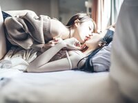 [JVID] 辰辰 & 妍妍 Angel - 我的大小女友-情人节带两位女友开房间-超超透上衣透明内裤