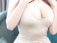 [Cosplay] 杨晨晨 - 浅色露肩连衣短