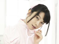 [Photobook] Evolved Gravure『抱きしめて』春野恵 写真集 (ラビリンス)