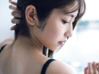 [Photobook] 2024.12.19 山下エミリー1st写真集「SHY」