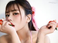 [CRAZY GIANT] Bani – Strawberry Vibes