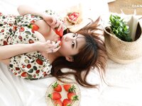 [CRAZY GIANT] Bani – Strawberry Vibes