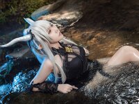 [Cosplay] 麻花麻花酱 - 明日方舟 闪灵泳装