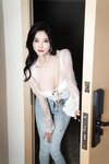 [Cosplay] 杨晨晨 - 简约牛仔裤