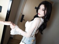 [Cosplay] 杨晨晨 - 简约牛仔裤