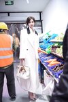 [Cosplay] 周妍希 白领买菜回家