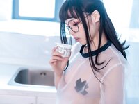 [Cosplay] Qiyuemiaozi 七月喵子 - Yogurt glasses girl 酸奶眼镜娘