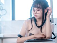 [Cosplay] Qiyuemiaozi 七月喵子 - Yogurt glasses girl 酸奶眼镜娘