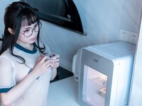 [Cosplay] Qiyuemiaozi 七月喵子 - Yogurt glasses girl 酸奶眼镜娘