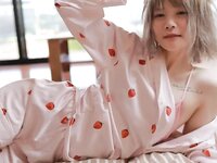 [Photobook] みする 1stグラビア写真集「ふたりでお家で良いコト」