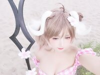 [Cosplay] 三度 69 — 小羊泳装