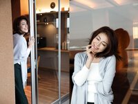 [Photobook] 週刊ポストデジタル写真集 岡元あつこ ギュッと抱きしめて