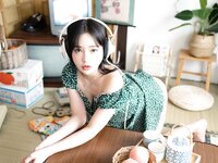 Leeae (이아이) - Hot Vacation