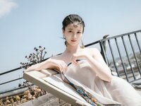 [Cosplay] 年年 - 云端 [48P-4.53MB]