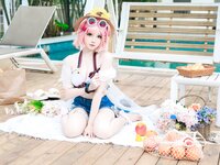 [Cosplay] 焖焖碳 - 明日方舟 澄闪泳装