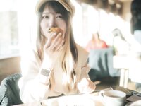 [Photobook] 芽衣 写真集 芽ばえちゃう (Wunder Publishing House)