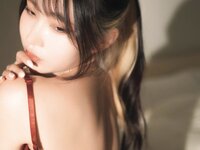[Photobook] 芽衣 写真集 芽ばえちゃう (Wunder Publishing House)