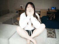 [Photobook] 芽衣 写真集 芽ばえちゃう (Wunder Publishing House)