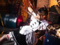 [Cosplay] Rabbit Zzz 兔子Zzz不吃胡萝卜 - Battle Maid 战斗女仆