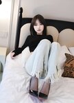 [Cosplay] 汁汁 - 牛仔裤下的虾线黑丝
