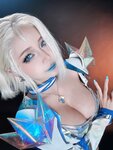 [Cosplay] Umeko J - Emma Frost