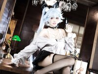 [Cosplay] 九柒喵 - 少女前线 芙洛伦 药心
