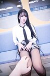 Bomi (보미) - Schoolgirl In The Subway