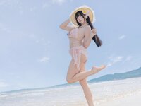 [Cosplay] 咬一口兔娘 Yiko湿润兔 - 2025年7月 粉红假日[97P3V-2.17GB]