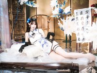 [Cosplay] 羽生三未 - 瓶儿 青花瓷旗袍
