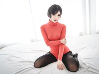 [Cosplay] 面饼仙儿 - 皮裤连体红毛衣