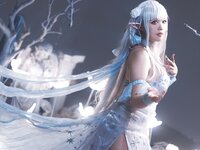 [Cosplay] Xiao Wanneng 小完能干脆面 - Emilia 爱蜜莉雅