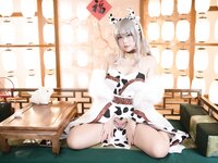 [Cosplay] Niyeye 白烨烨 - Sexy Cow 色牛牛