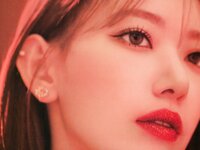 [Photobook] Sakura Miyawaki 宮脇 咲良 - Graduation Visual Booklet