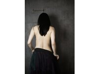 [Photobook] 斉藤静 セミヌード写真集 密室 大きなお尻に理想のオディライン どこかえっちな雰囲気を纏ったセクシーな美女があなたを禁断の世界へ