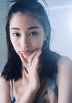 週刊文春 2022.05.19 原色美女図鑑　広瀬すず