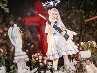 [Cosplay] lunananya 圣园未花 [24P-215MB]