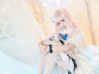 [Cosplay] lunananya 圣园未花 [24P-215MB]