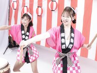 [Post Digital Photo] Rio Kuriyama 栗山莉緒 & Rena Momozono 桃園怜奈 - Naked Wild Drummer 全裸あばれ太鼓