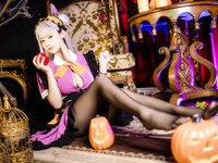 [Cosplay] 羽生三未 万圣黑丝女仆 [37P-1.56GB]