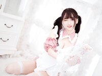 [Cosplay] Kyokyo沉迷汉堡王(陆卿卿) 粉白皮女仆 [20P-133MB]