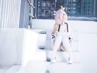 [Cosplay] 末夜787 舰长-牛牛厨娘 [64P4V-1.68GB]